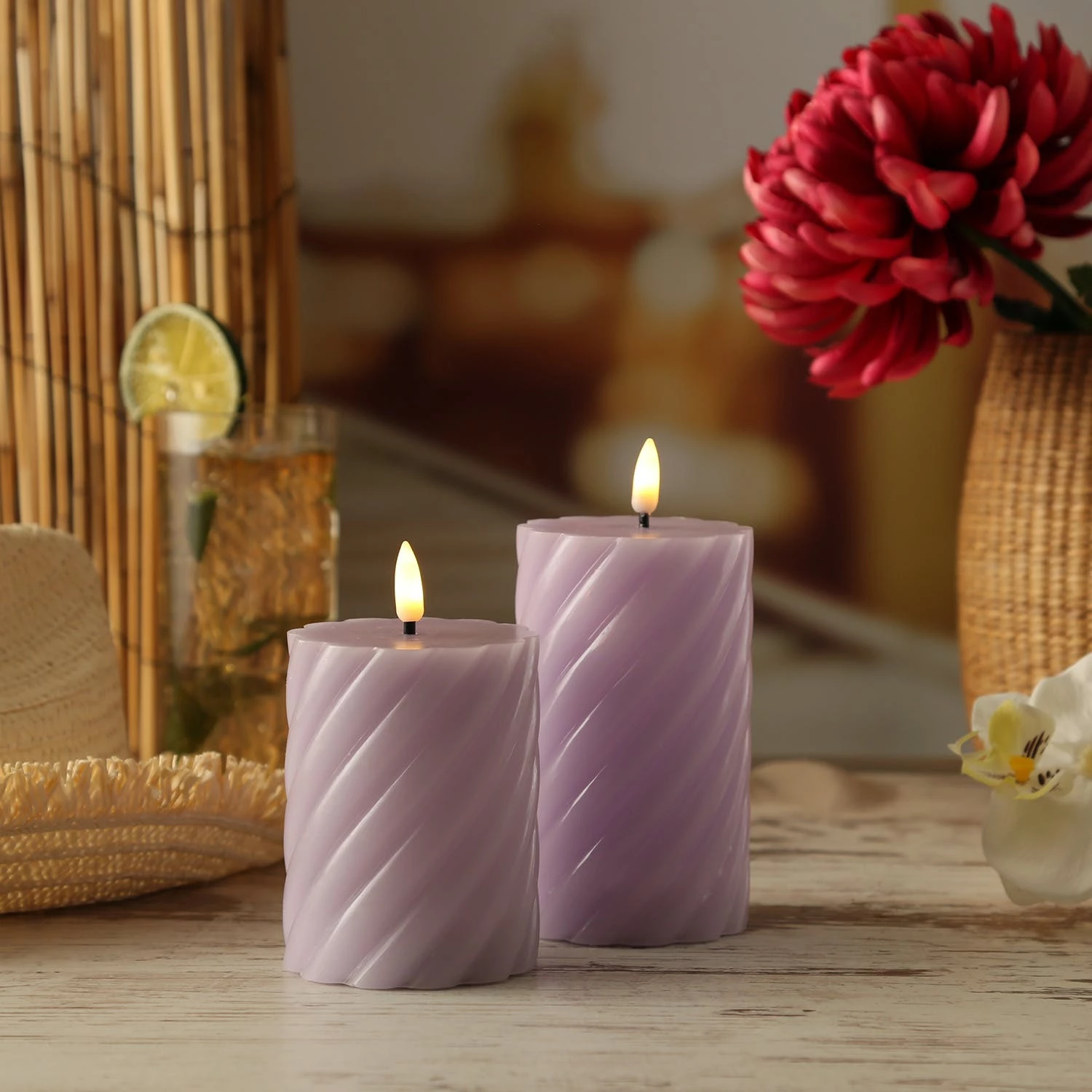 Null LED Kerze Swirl Echtwachs Gedrehte Stumpenkerze Flackernd H: 15cm Timer Flieder – Bild 6