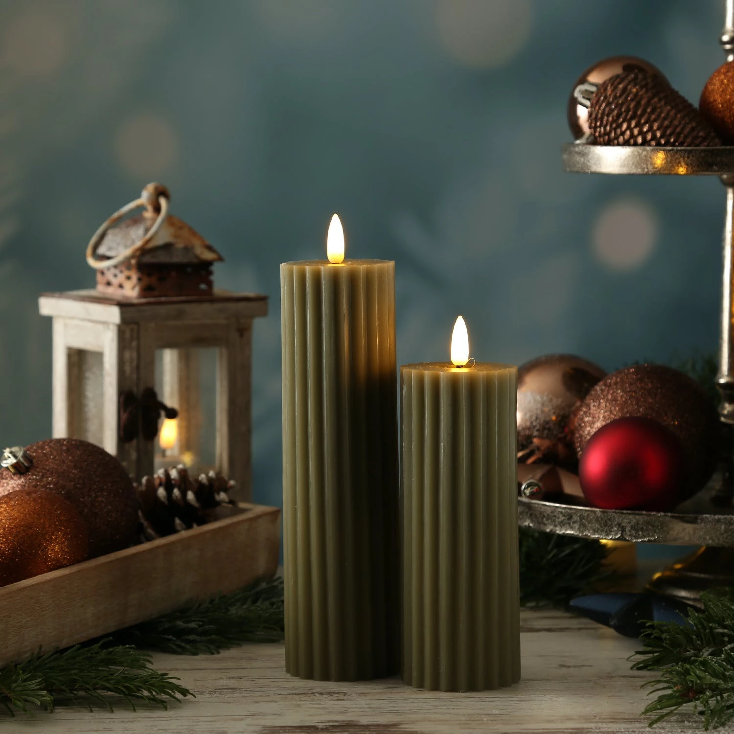 Null LED Kerze Liv Echtwachs Gerillt Geriffelt Flackernde Flamme H: 22,5cm Timer Grün – Bild 7