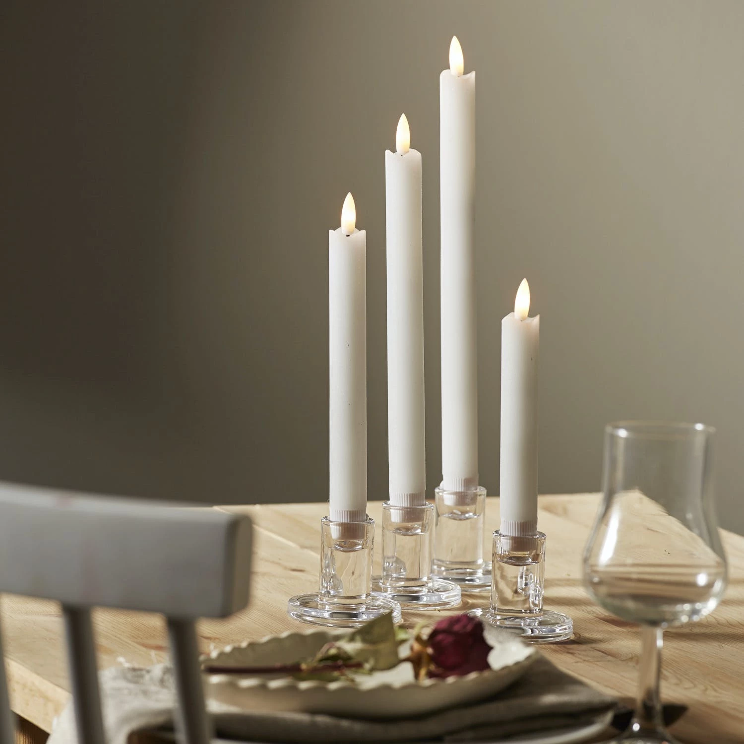 Null LED Stabkerzen Flamme Echtwachs Flackernde LED 4 Größen Timer Weiß 4er Set – Bild 6