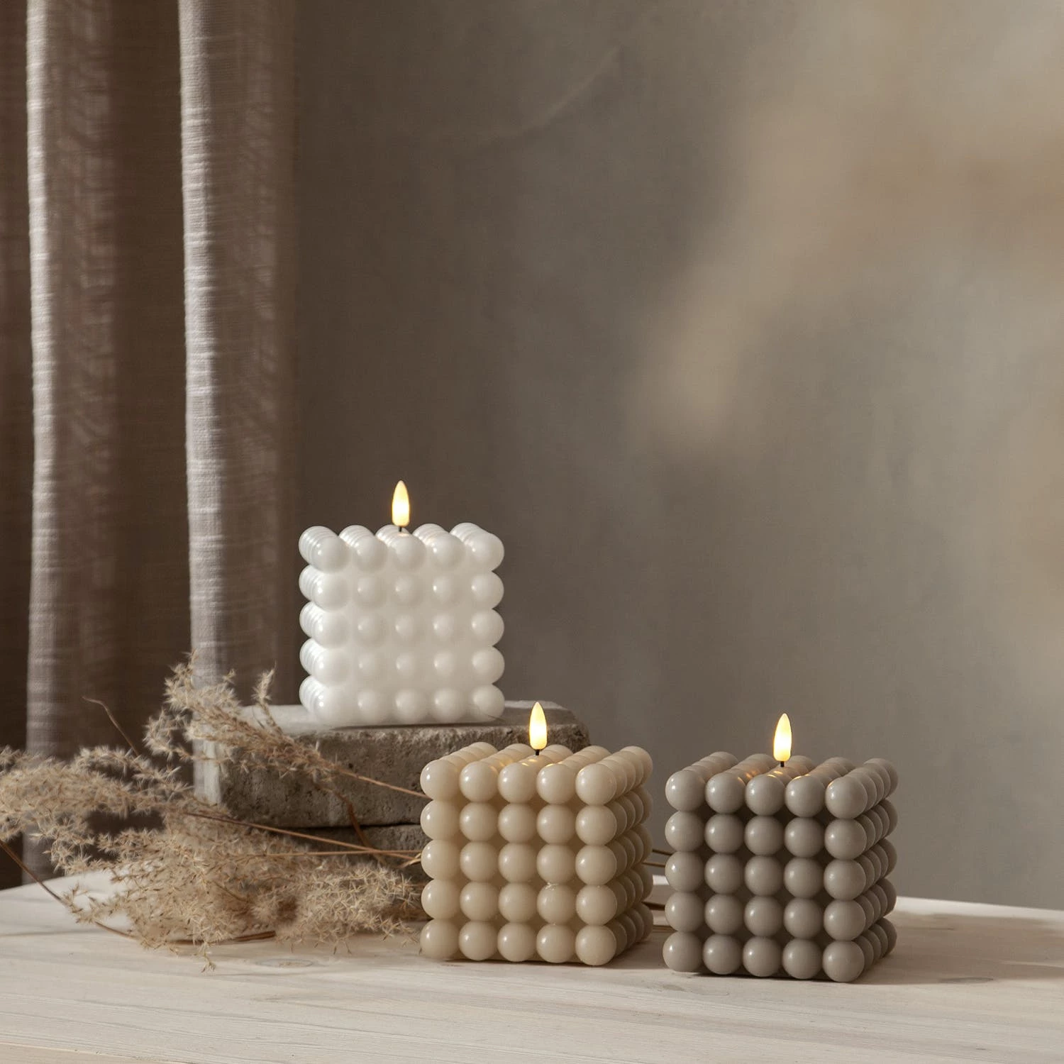 Null LED Kerze Bubble Würfel Cube Kerze Echtwachs 3D Flamme H: 12,5cm Timer Weiß – Bild 6