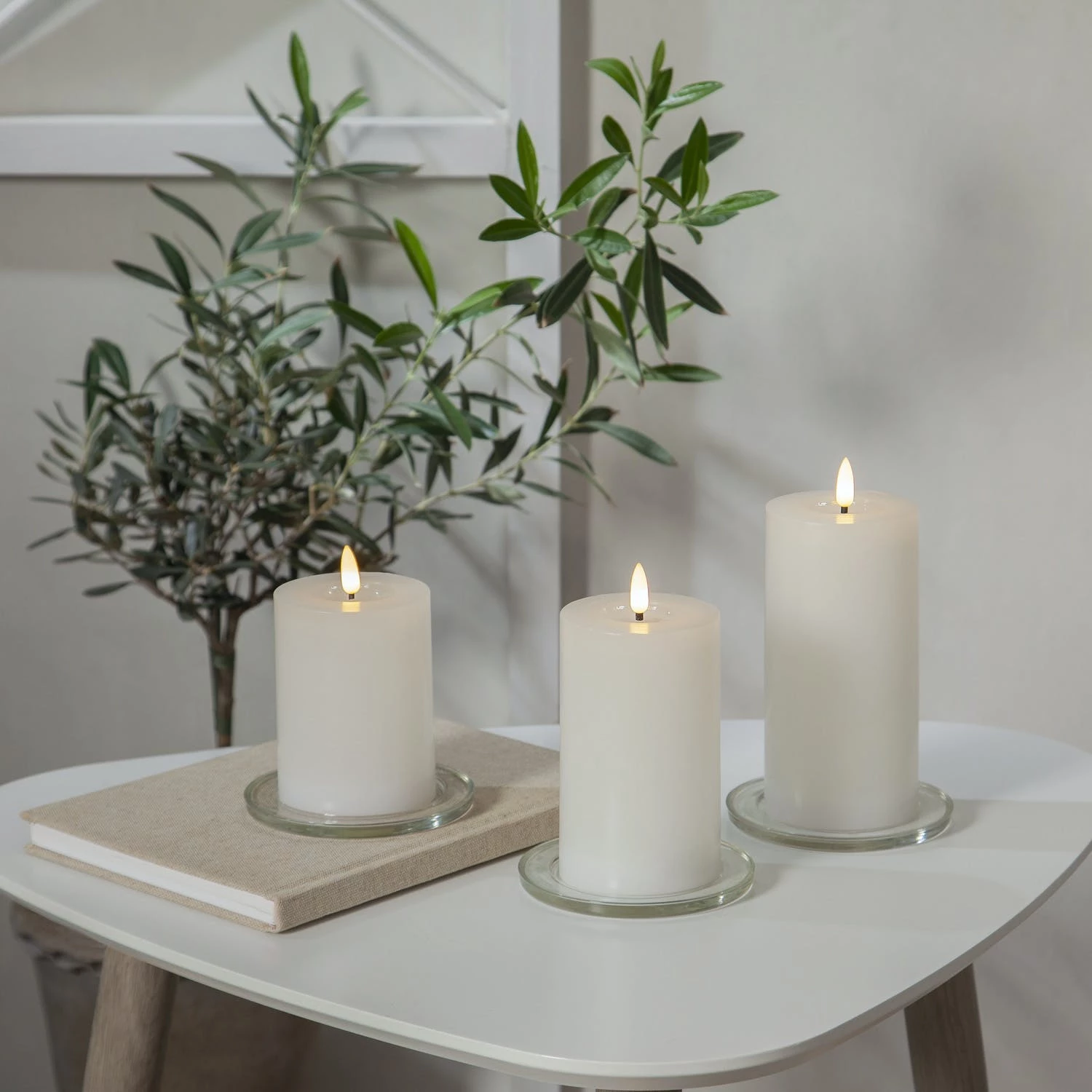 Null LED Kerzenset LINA Echtwachs Flackernde Flamme Wachsspiegel Timer Weiß 3 Stück – Bild 6