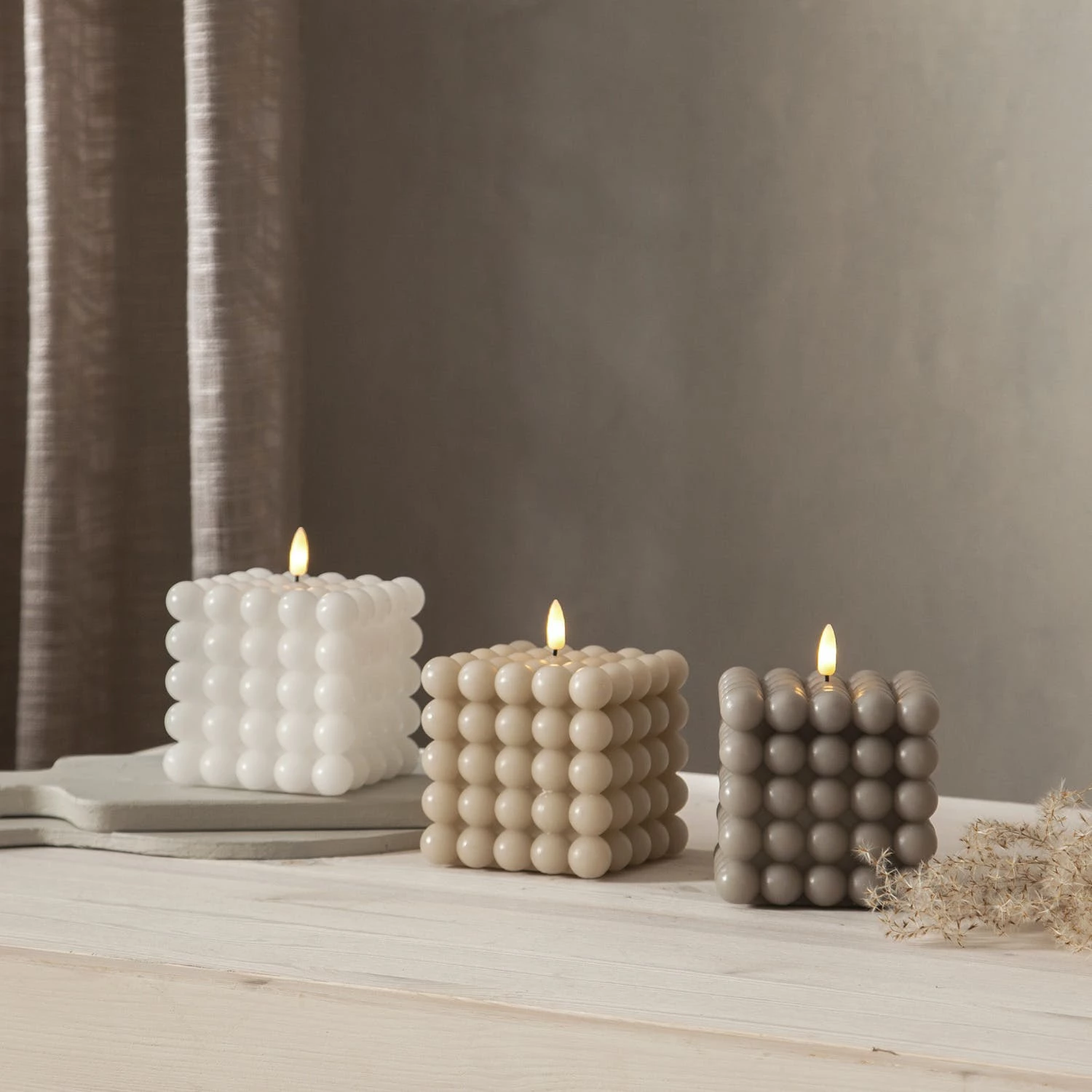 Null LED Kerze Bubble Würfel Cube Kerze Echtwachs 3D Flamme H: 12,5cm Timer Creme – Bild 6