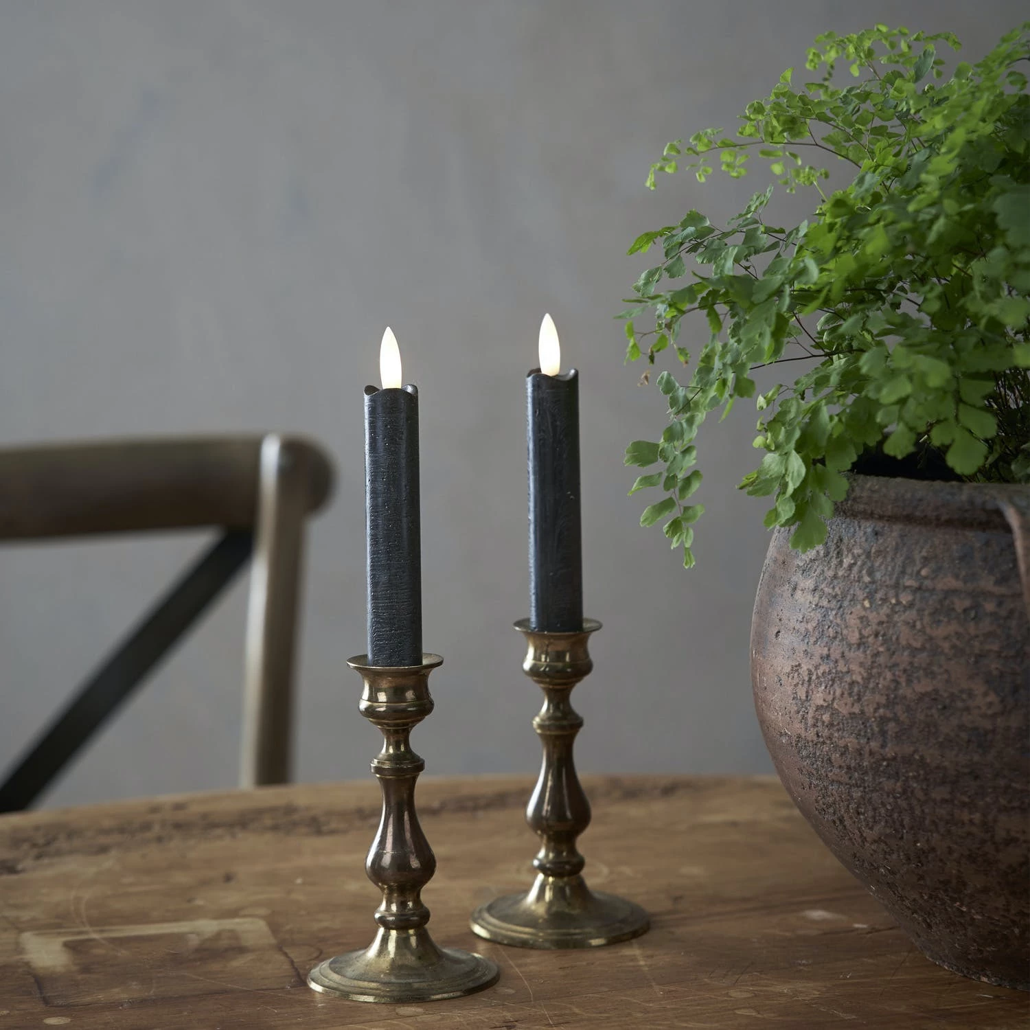 Null LED Stabkerzen Dinner Tafelkerzen Echtwachs Flackernd H: 15cm Timer Schwarz 2St. â Bild 6