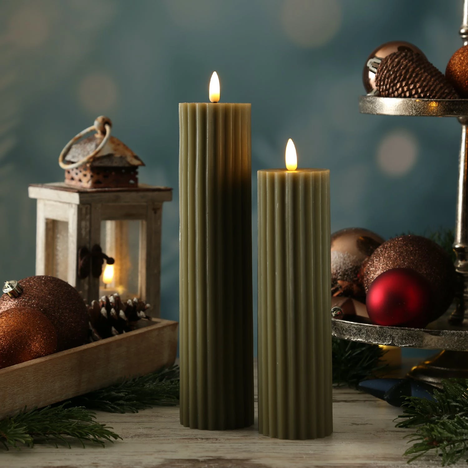Null LED Kerze Liv Echtwachs Gerillt Geriffelt Flackernde Flamme H: 27,5cm Timer Grün – Bild 7
