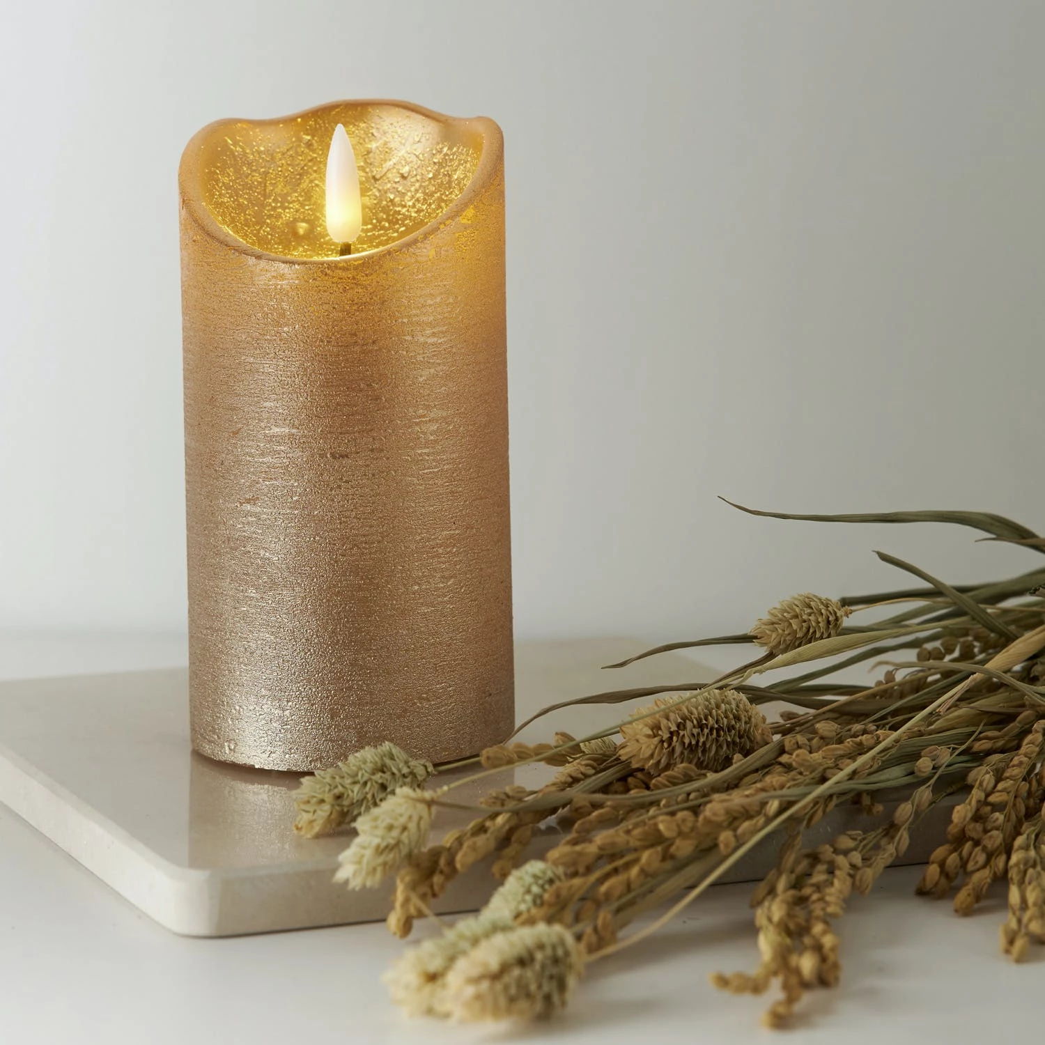 Null LED Kerze Rustik Optik Echtwachs Flackernde Flamme H: 12,5cm Timer Batterie Gold â Bild 6