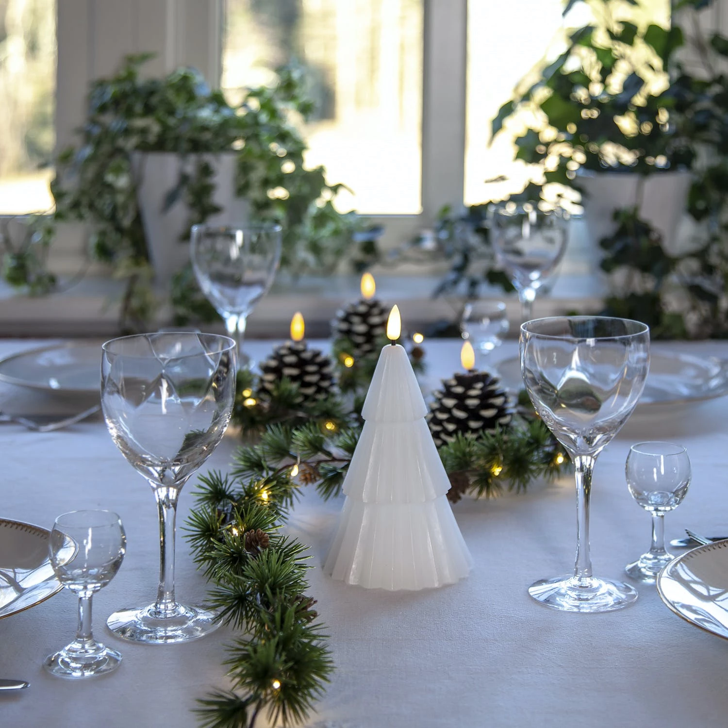 Null LED Kerze Tannenbaum Echtwachs Warmweiße 3D Flamme H: 18cm Timer Weiß – Bild 6